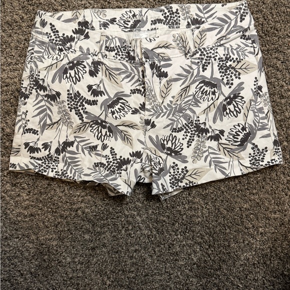 Women's Black and White Palm Print Shorts - Picture 4 of 6